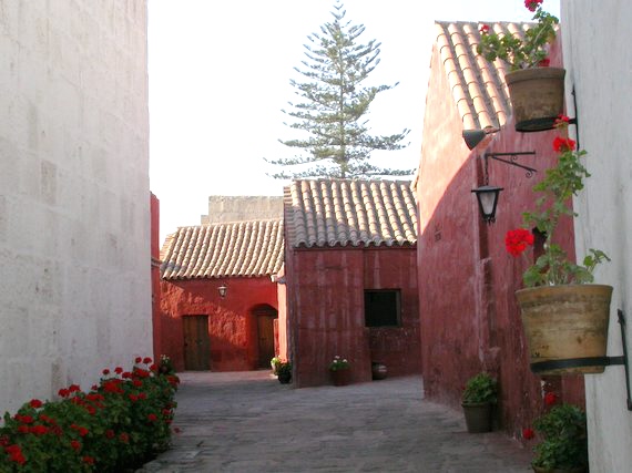Arequipa, monastery Santa Catalina, buildings of the red district