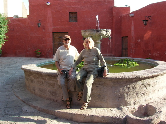 Arequipa, monastery Santa Catalina, the red district with fountain and two of the authors: Pirkko and Eberhard Hegewald