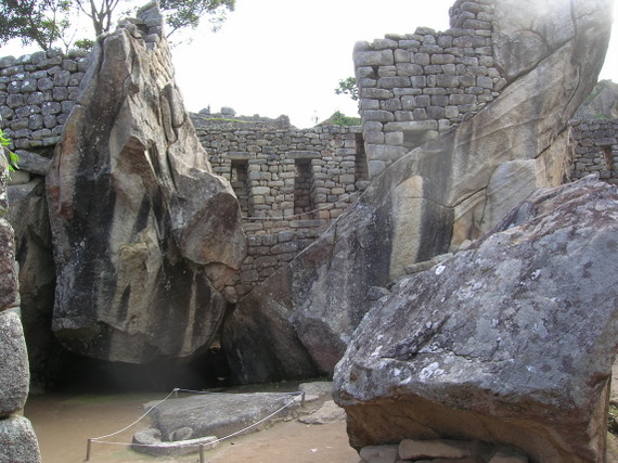 Machu Picchu, the temple of the condor (without tourists)