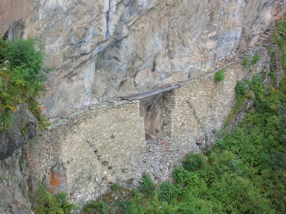  Machu Picchu, the Inca bridge