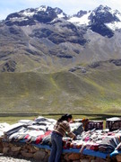 pass La Raya, 4325 m, souvenir stall
