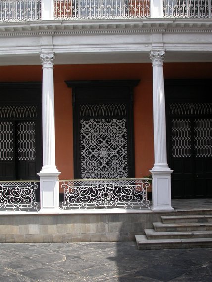 Trujillo, colonial yard