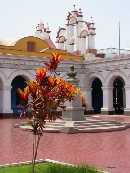 Trujillo, yard of the university